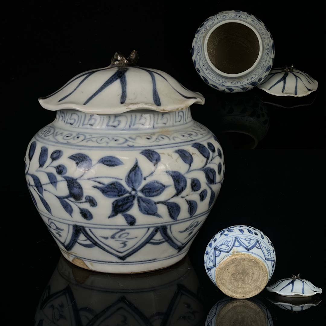 Ming Dynasty blue and white twig pattern decoration lotus leaf cover jar (1 of 8)