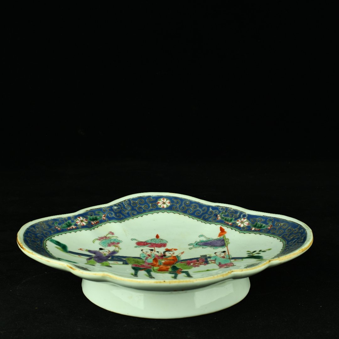 Qing Dynasty Tongzhi famille rose kylin sent son pattern high foot dish: Qing Dynasty Tongzhi famille rose kylin sent son pattern high foot dish High 6CM wide 28cm weight: g Freight: 1.International Freight: Foreign shipping charges are determined by destination. 2.Photos,