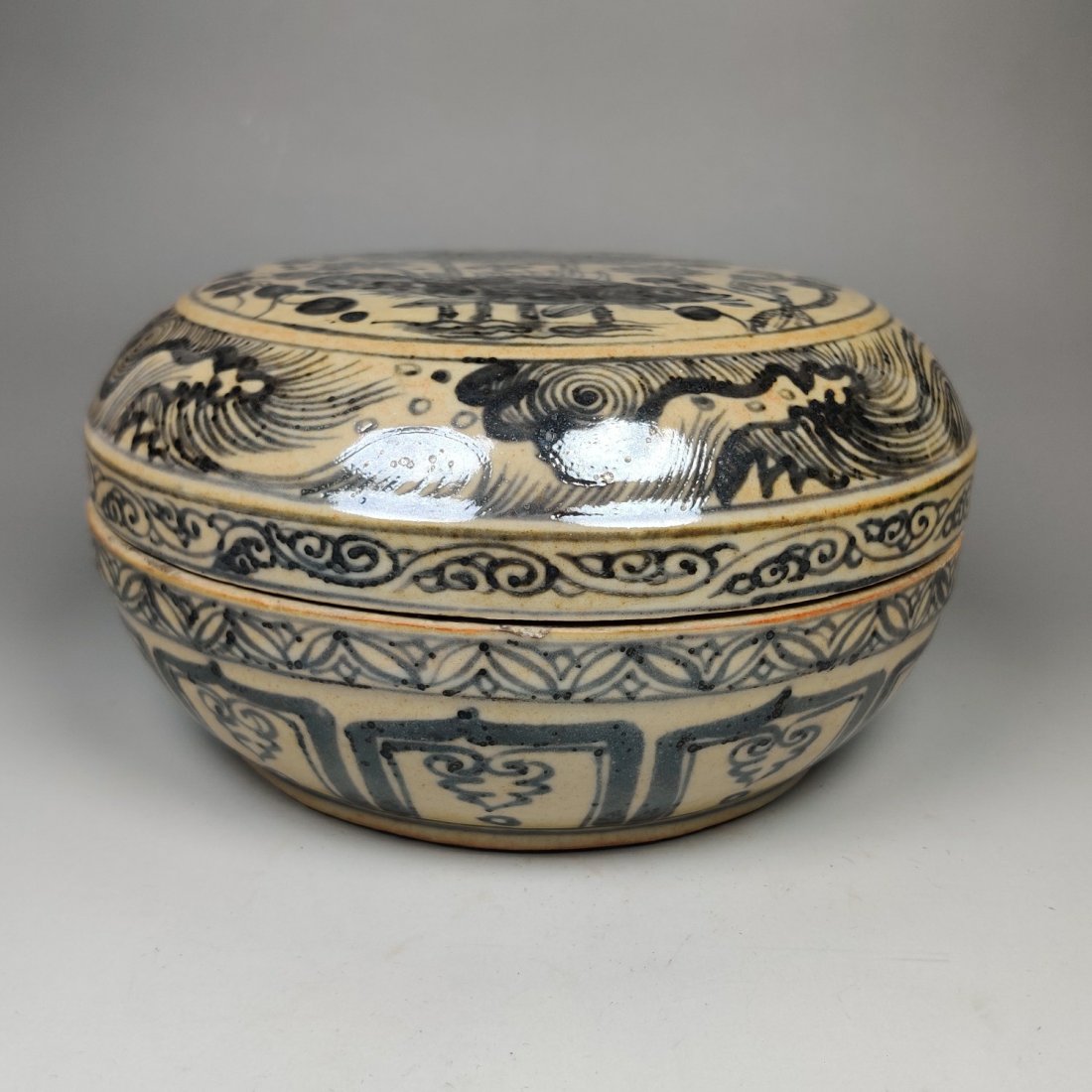 Yuan Dynasty mackerel pattern powder box (1 of 9)