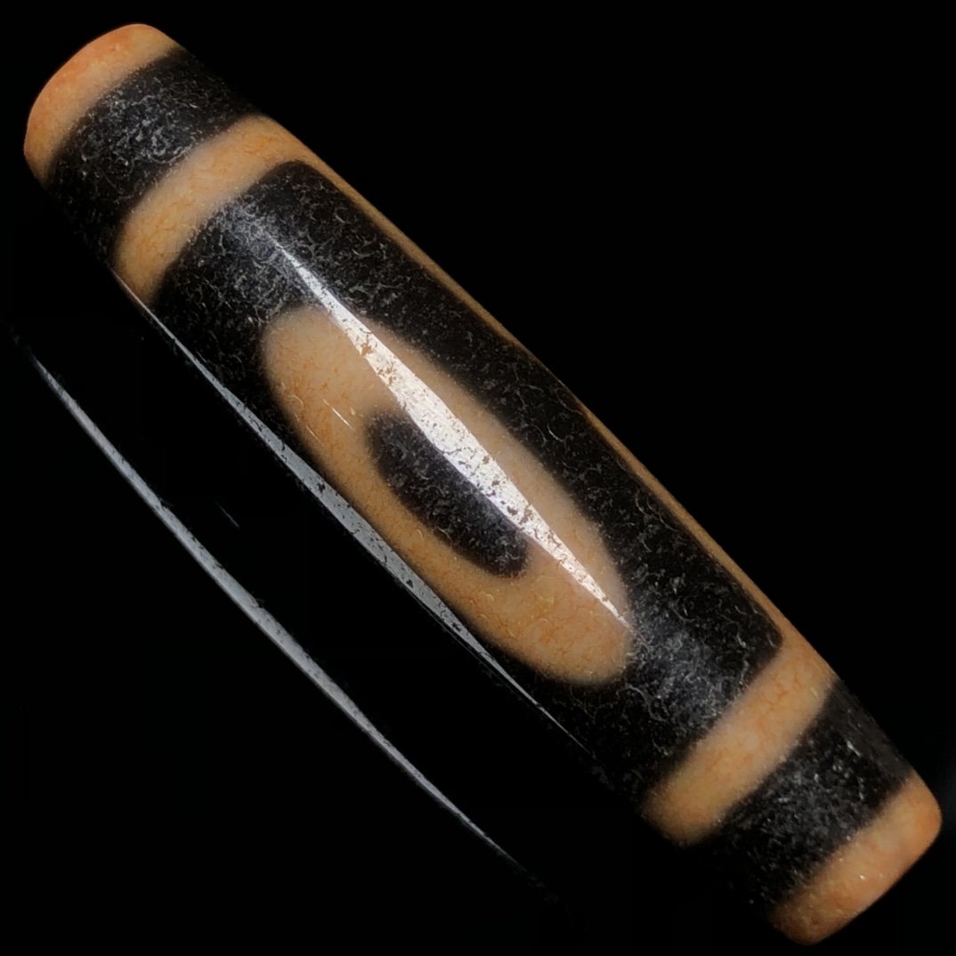 Old material high oil patina three-eyed dzi (1 of 9)