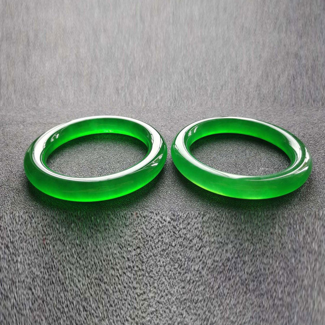 Pair of dragonstone imperial green jadeite bracelets (1 of 7)