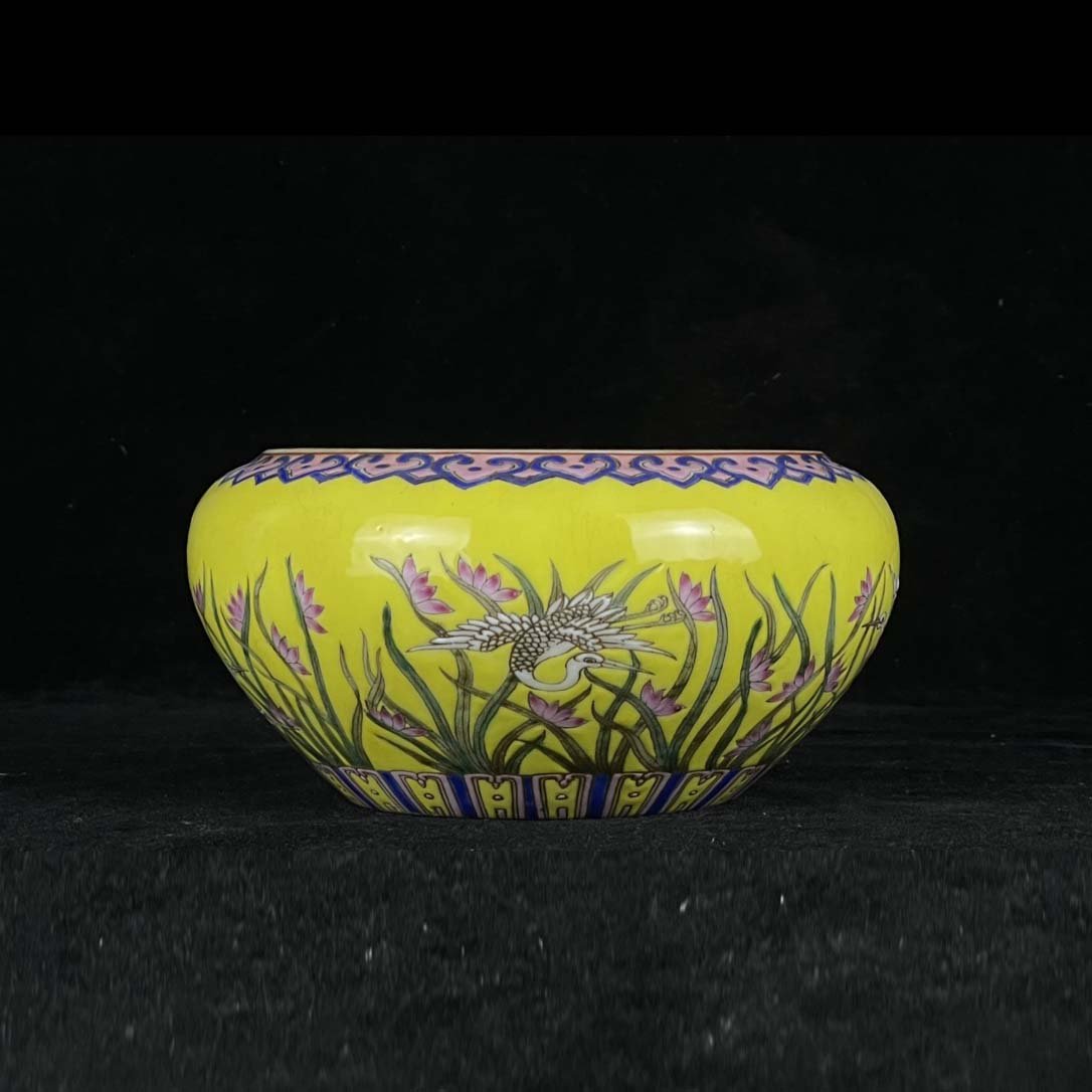 Qing Yongzheng - Enamel on yellow background, all the way washed (1 of 9)