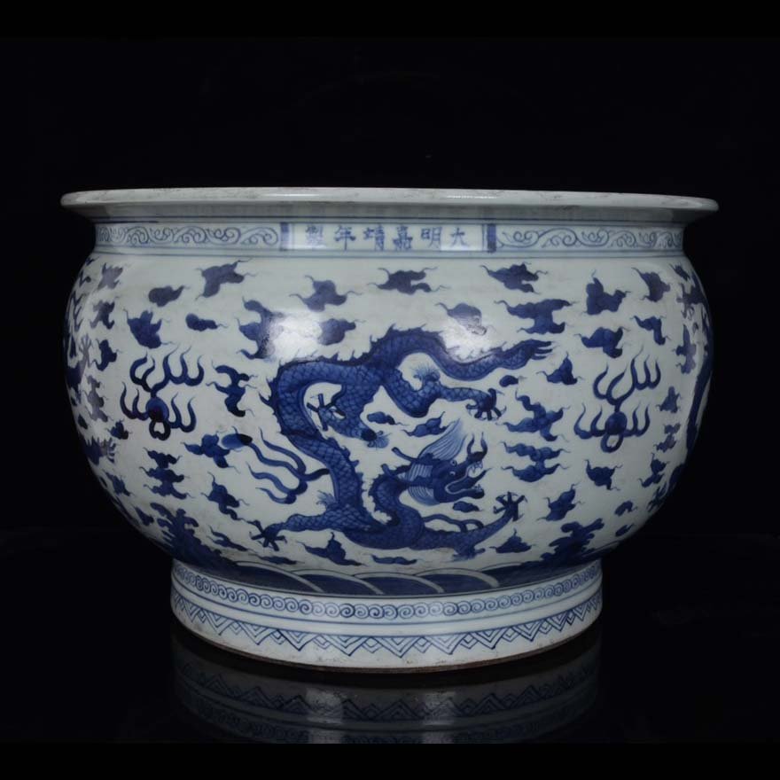 Ming Jiajing Blue and White Five Dragons Porcelain Jar (1 of 9)