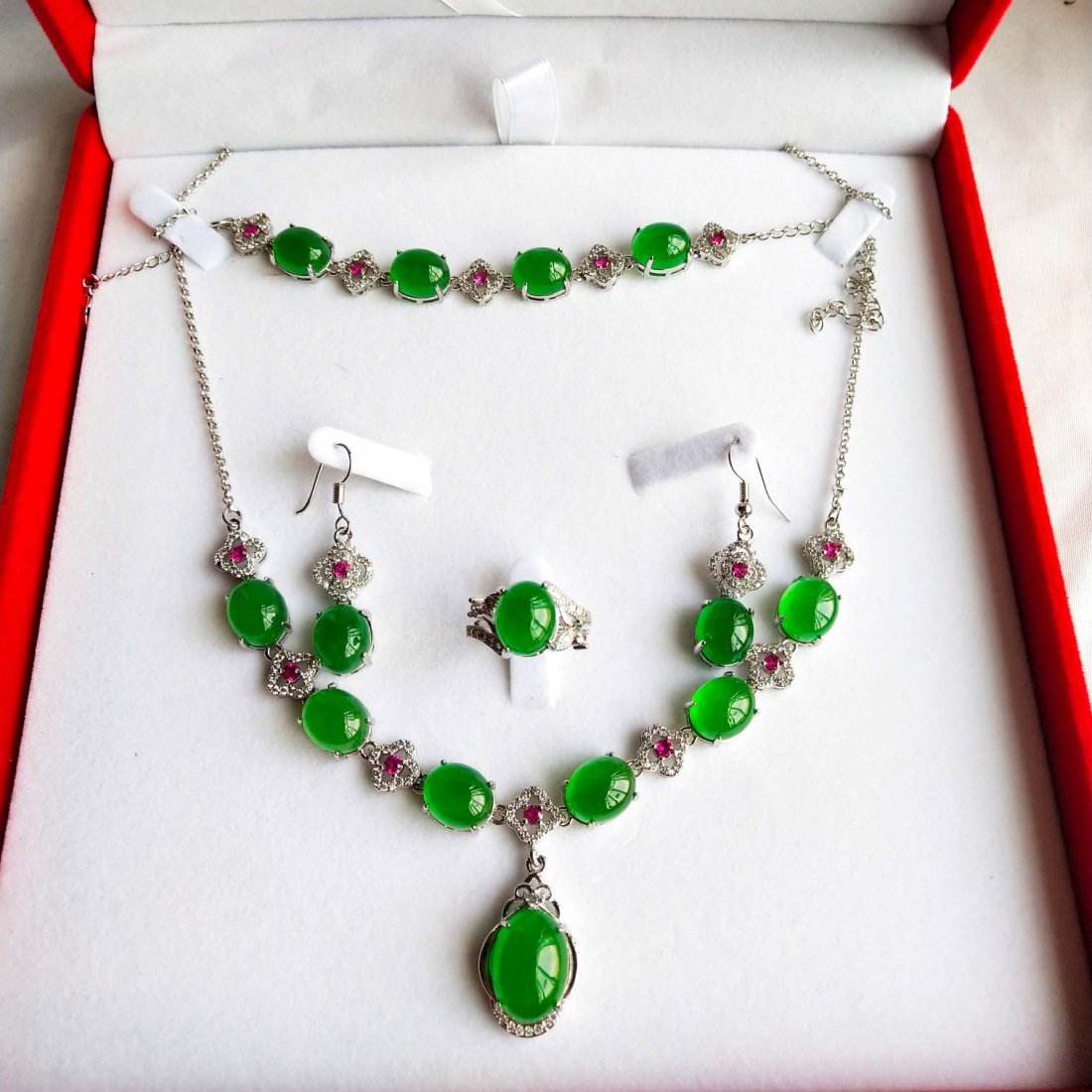 Set of ice jadeite jewelry (1 of 8)
