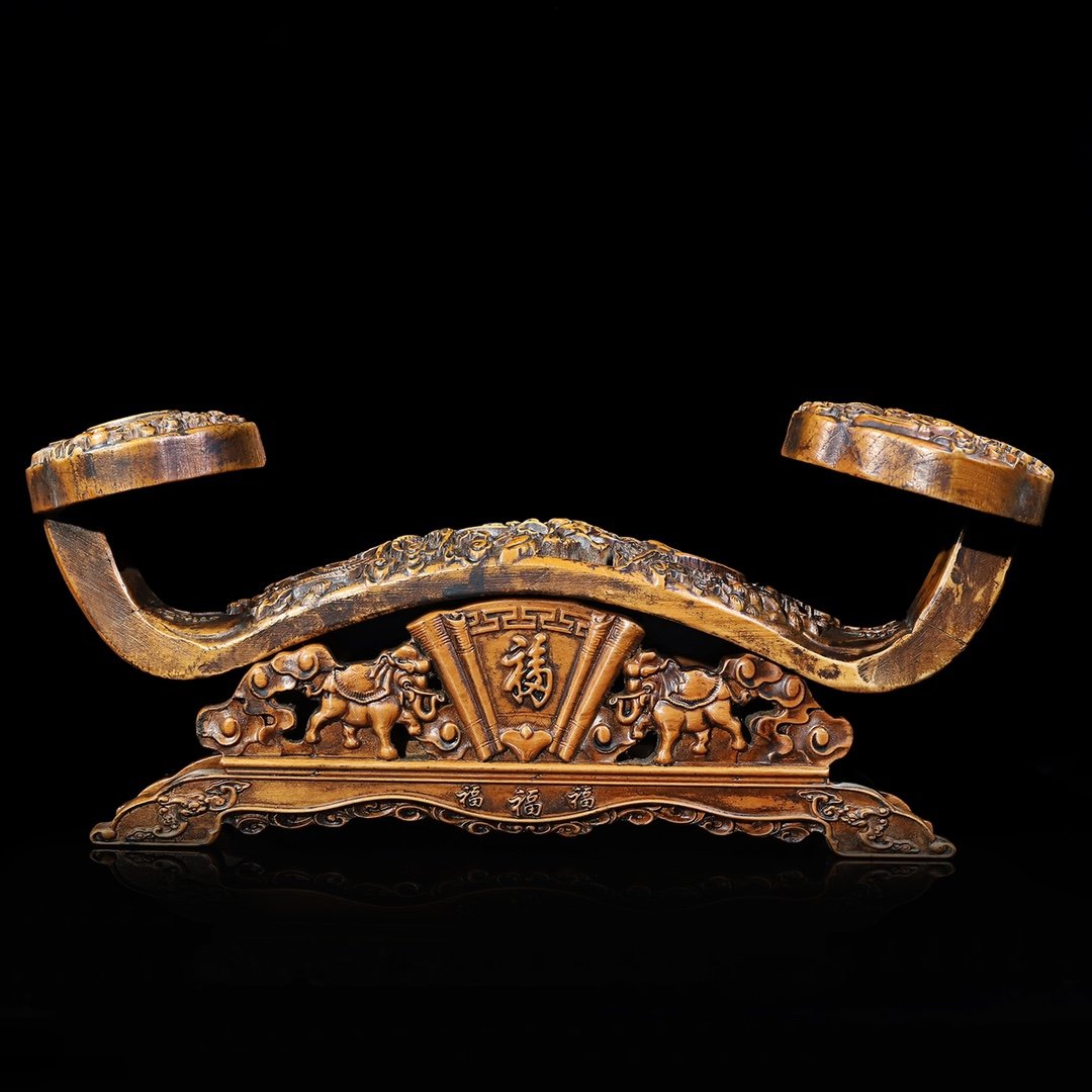 Boxwood hollow carved flower blooming wealth and wealth ornaments: Boxwood hollow carved flower blooming wealth and wealth ornaments High 14CM wide 40cm Freight: 1.International Freight: Foreign shipping charges are determined by destination. 2.Photos, descriptions a