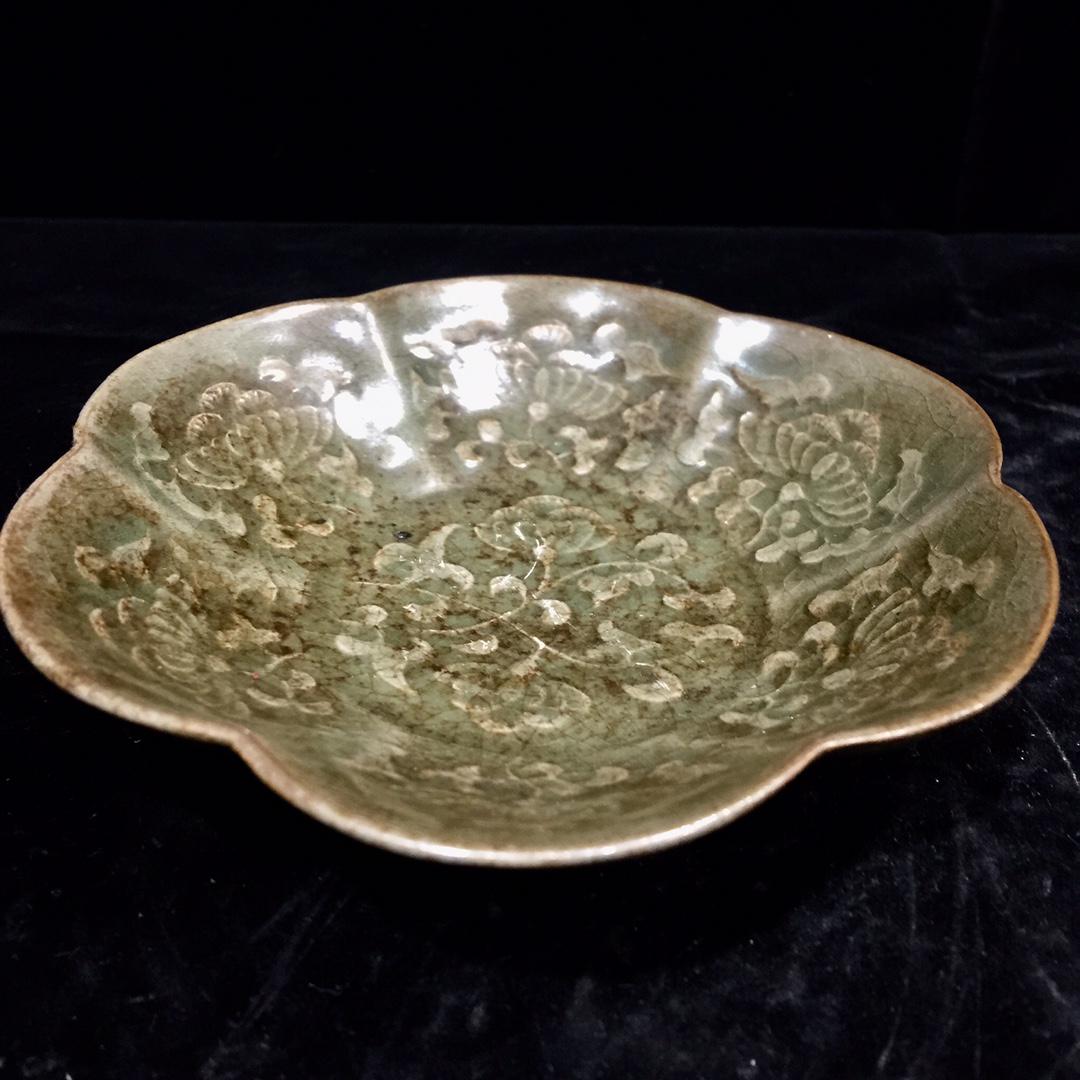 Song Yaozhou Porcelain Little Butterfly: Song Yaozhou Porcelain Little Butterfly. Height 3.5cm Width 14cm Freight: 1.International Freight: Foreign shipping charges are determined by destination. 2.Photos, descriptions and valuations have be