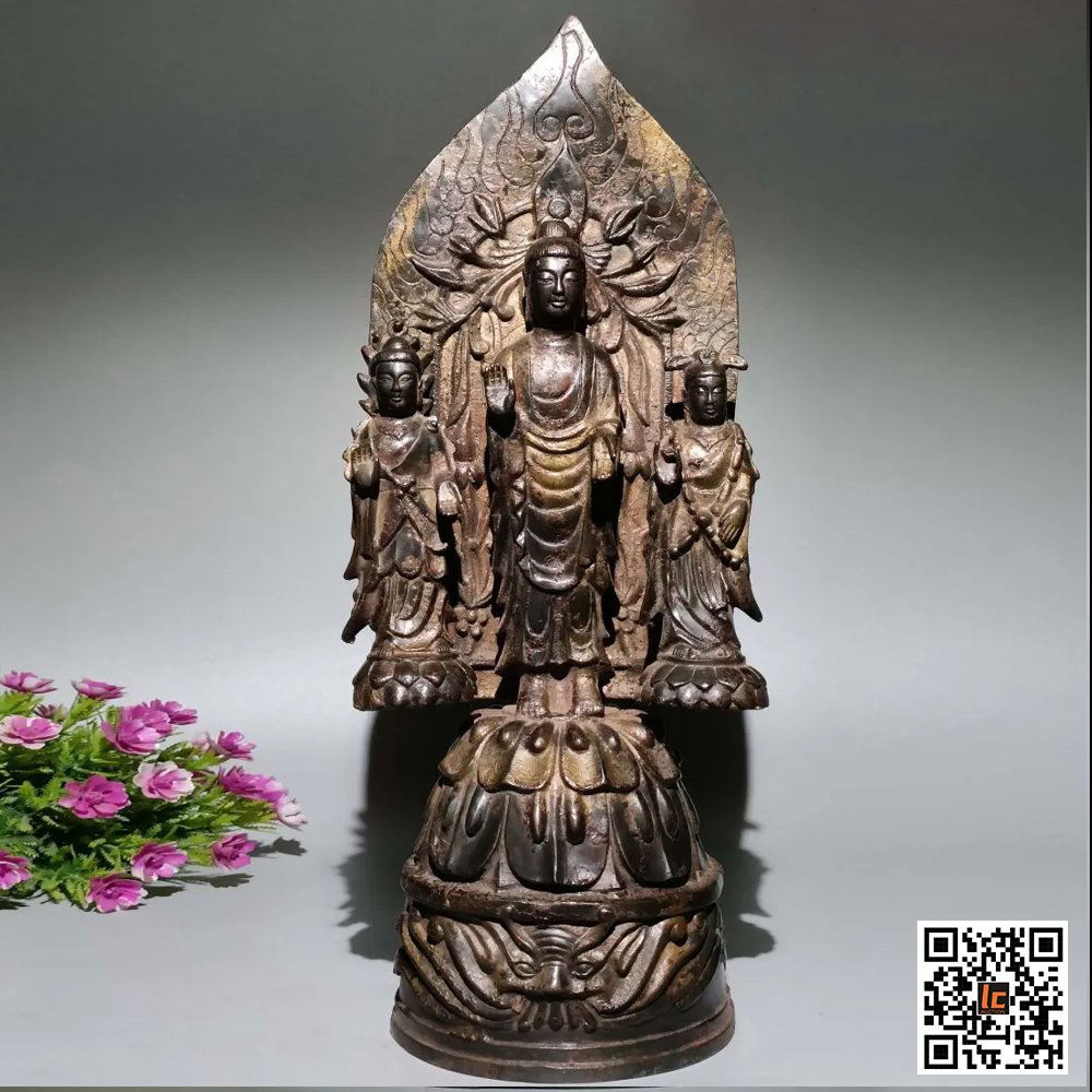 A gilt bronze bronze statue of Buddha in the Northern Wei Dynasty (1 of 9)