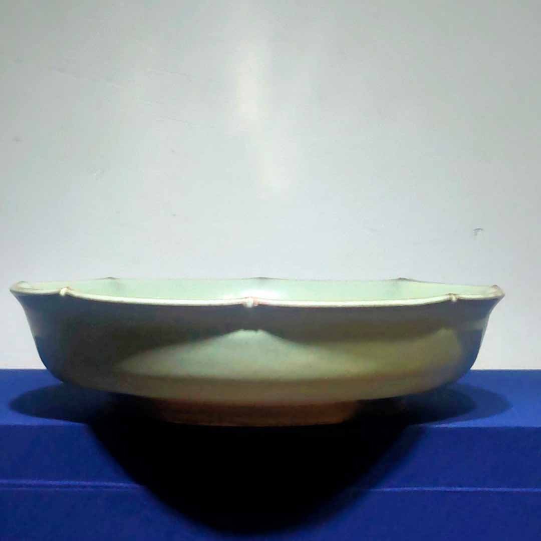 Lu Jun Kiln Large Bowl: Lu Jun Kiln Large Bowl High 6.3CM wide 24.5cm Important Declaration: Recently, it has come to our attention that our auction catalogs have been used by other auction houses. In order to protect the in