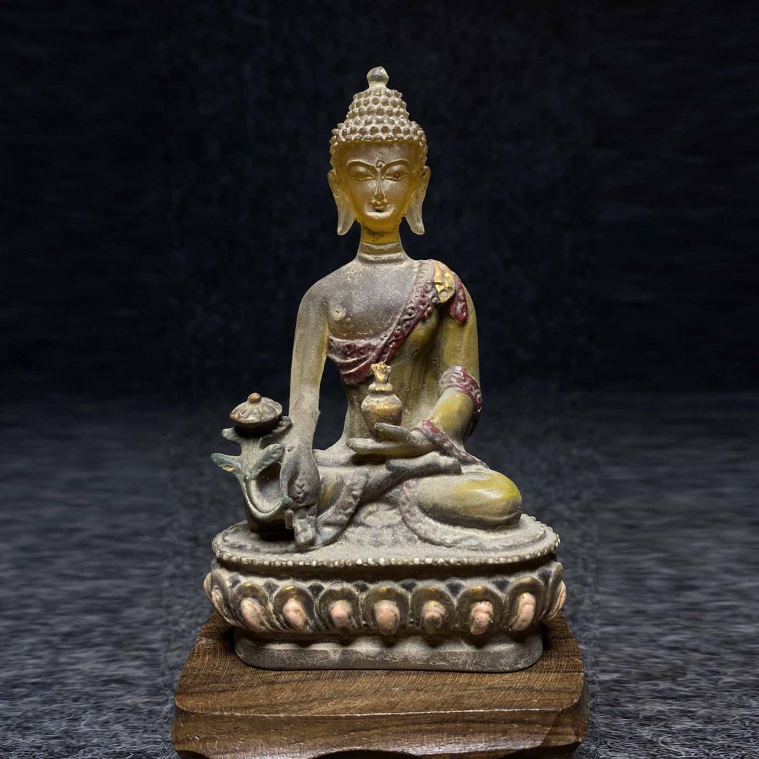 Ancient Method Glazed Medicine Buddha: Ancient Method Glazed Medicine Buddha.Glaze has been exclusively used by palaces and royal families since ancient times. Not only that, it is known as "one of the seven Buddhist treasures" in Buddhist