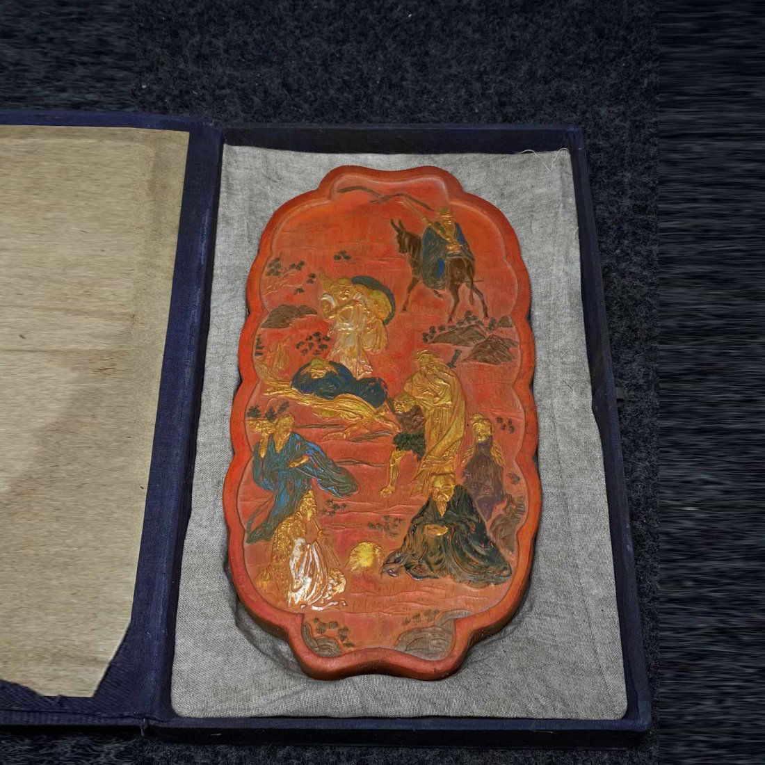 Cinnabar ink ingot "The Gathering of the Eight Immortals": Cinnabar ink ingot "The Gathering of the Eight Immortals".Cinnabar is made by dividing the ink ball into small pieces and putting it into a copper mold or a wooden mold, and then pressing it into ink