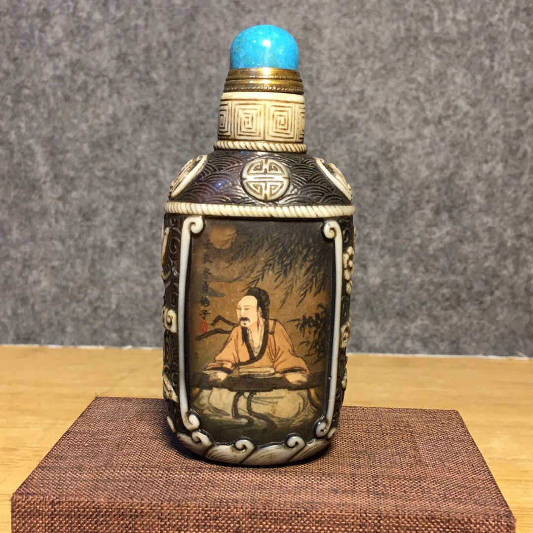 Carved glass snuff bottle with painted interior (1 of 10)