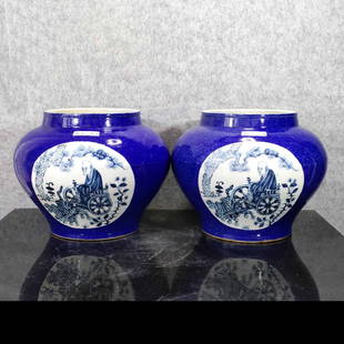 In the 8th year of Zhizheng reign of the Yuan Dynasty, a pair of blue and white snowflake and blue g: In the 8th year of Zhizheng reign of the Yuan Dynasty, a pair of blue and white snowflake and blue ghost millet jars with descending mountain patterns. High 27CM wide 34cm Freight: Important Declarati