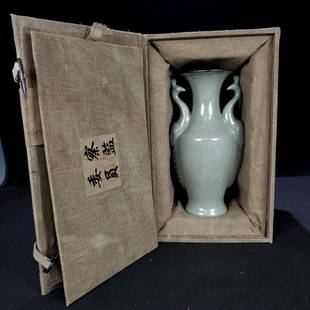 Song Ru Kiln Silver Mouth Peacock Vase from the Palace Museum Collection: Song Ru Kiln Silver Mouth Peacock Vase from the Palace Museum Collection High 22CM wide 12.5cm Freight: Important Declaration: Recently, it has come to our attention that our auction catalogs have bee