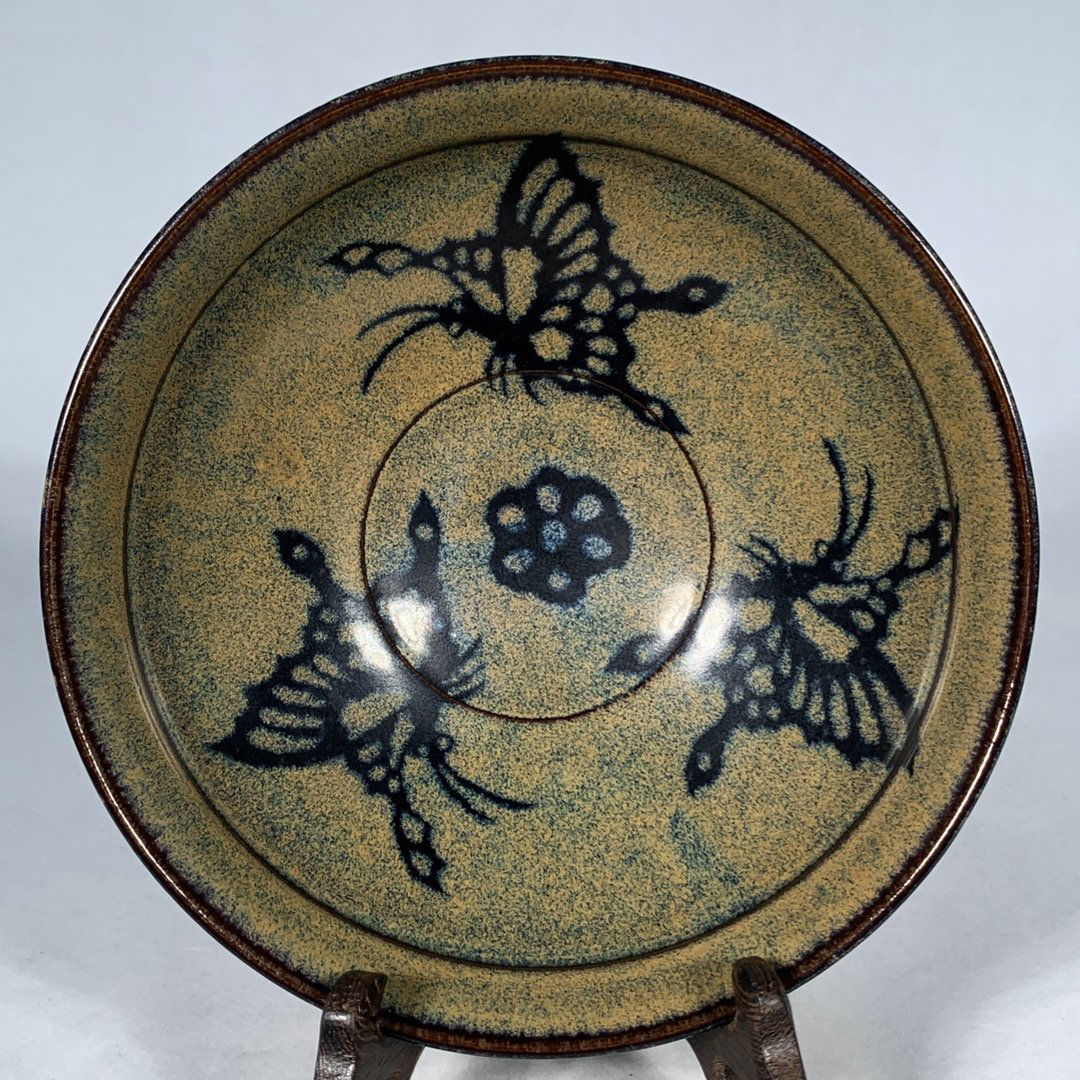 Song Jizhou kiln painted butterfly pattern bowl (1 of 10)