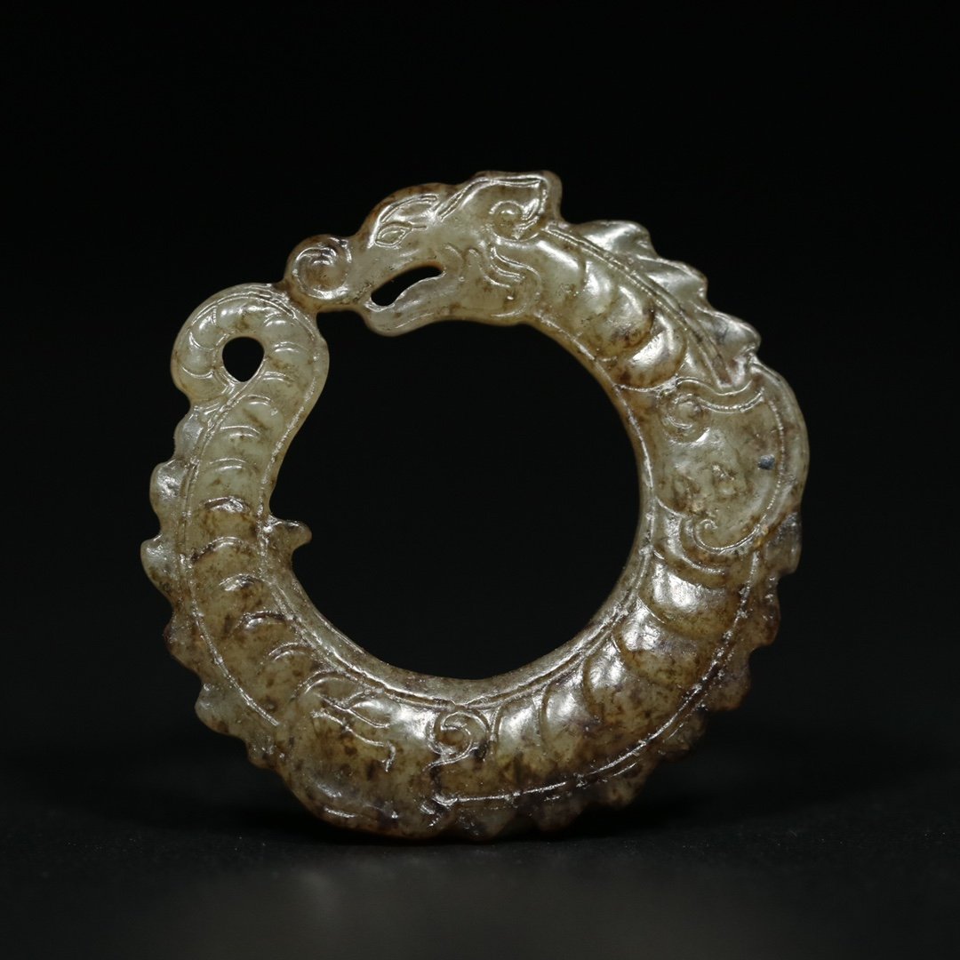 Han Dynasty Old Hetian Jade [Jade Dragon Ring] Pendant (1 of 7)