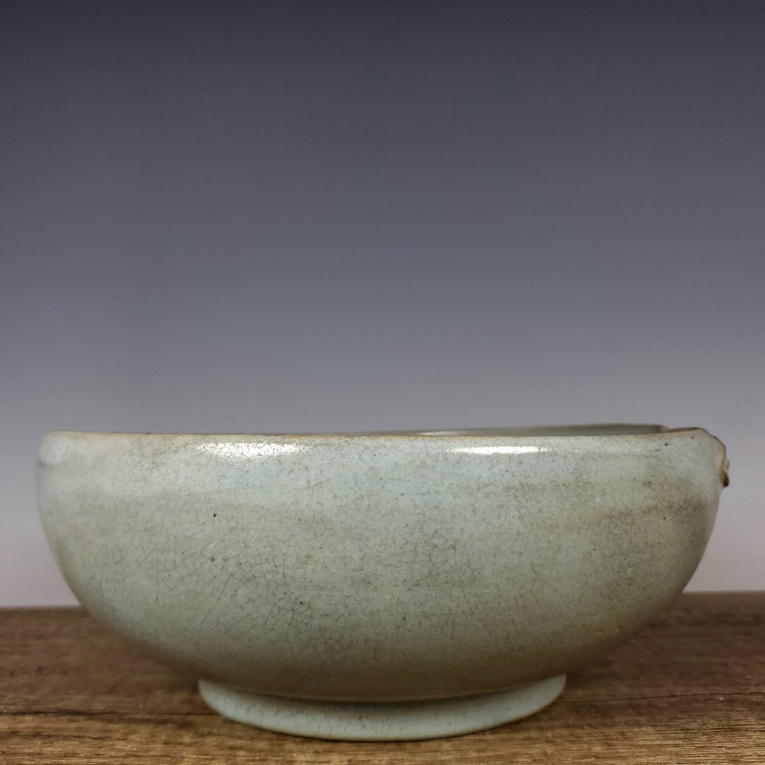 Ru kiln peach washing of Song Dynasty: Ru kiln peach washing of Song Dynasty High 8.2CM wide 21.7cm Freight: Important Declaration: Recently, it has come to our attention that our auction catalogs have been used by other auction houses. In