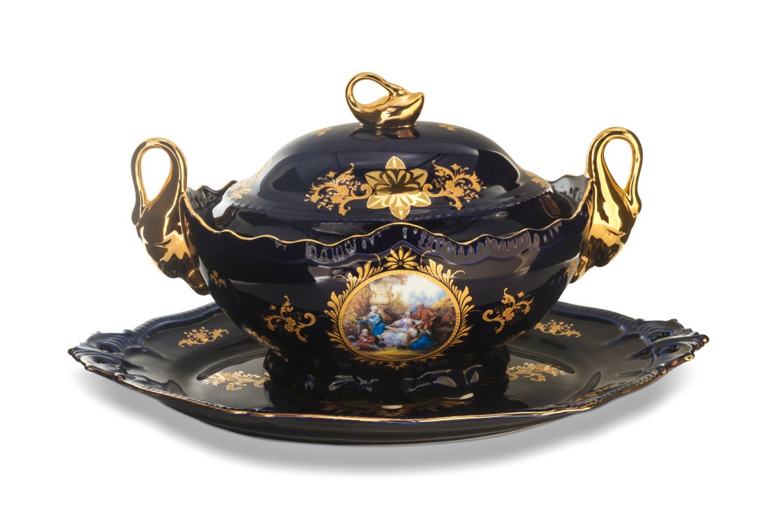 Blue Tureen Set With Swan Handles (1 of 4)