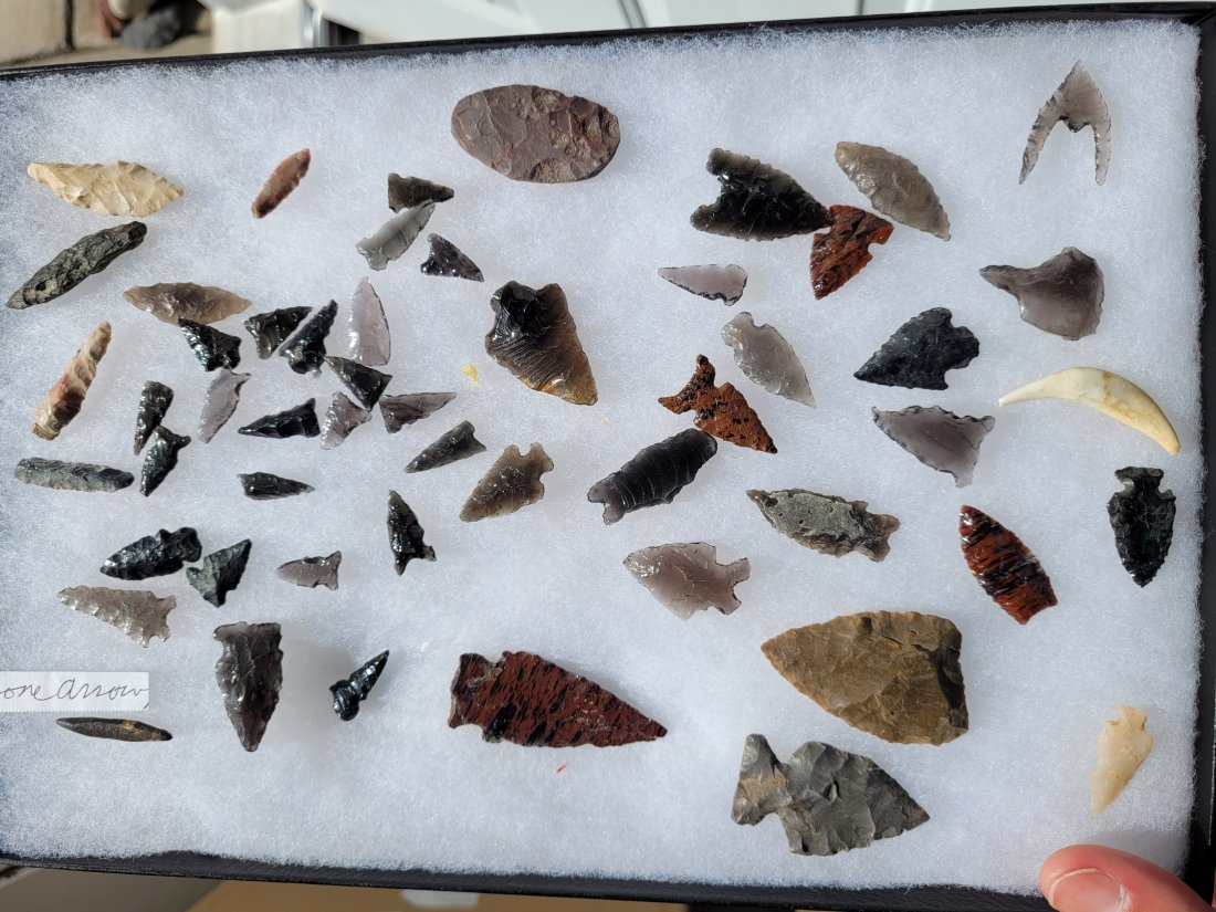 AUTHENTIC AND NON-AUTHENTIC ARROWHEAD ARTIFACT COLLECTION LAKE COUNTY OREGON 1900'S (1 of 7)