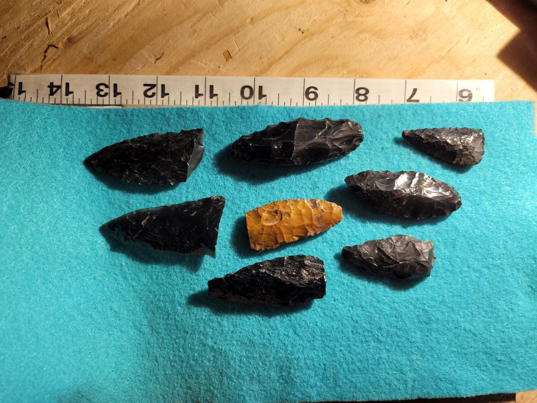 AUTHENTIC ARTIFACT ARROWHEAD COLLECTION BURNS, OREGON OBSIDIAN: AUTHENTIC ARTIFACT ARROWHEAD COLLECTION BURNS, OREGON OBSIDIAN