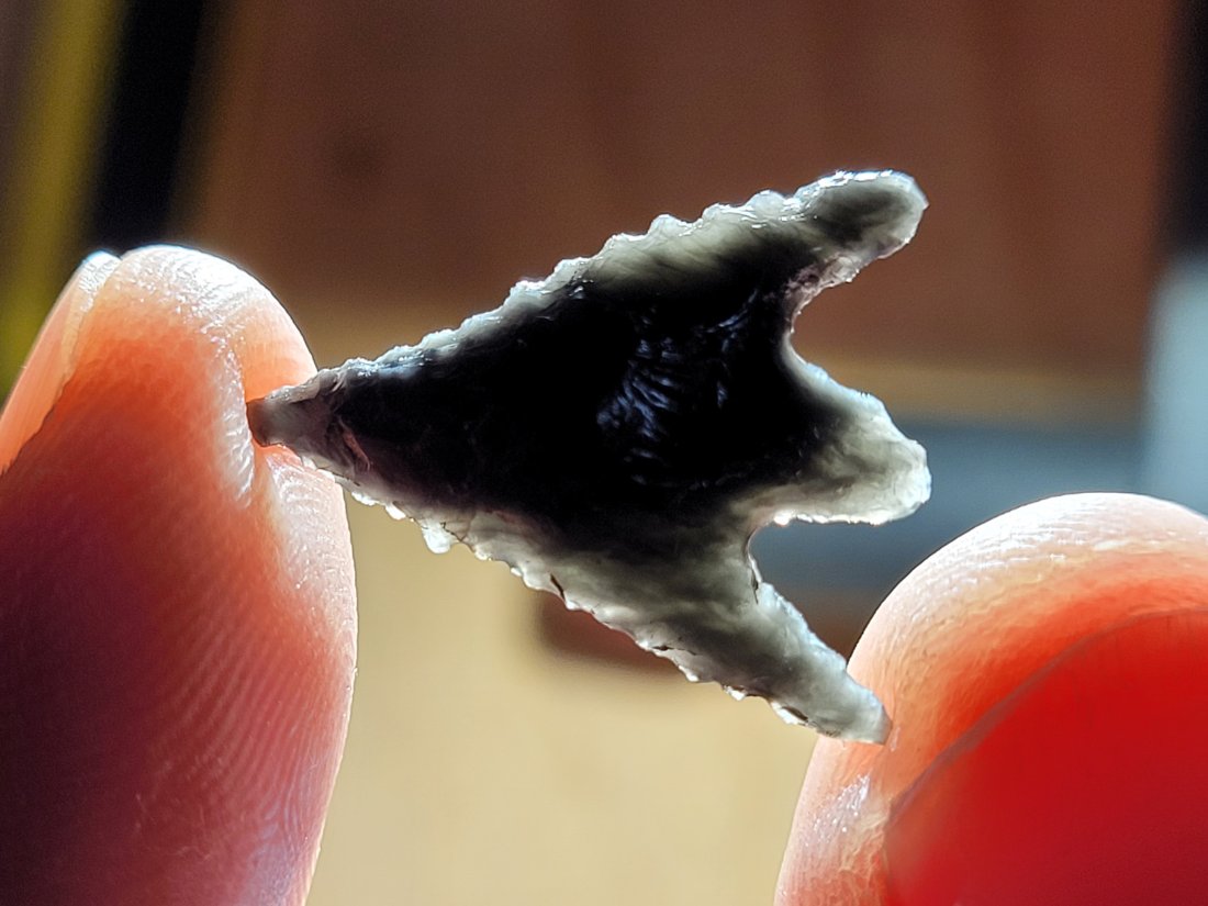 AUTHENTIC ARTIFACT ARROWHEAD BURNS, OREGON OBSIDIAN EX DEAN THOMPSON COLLECTION: AUTHENTIC ARTIFACT ARROWHEAD BURNS, OREGON OBSIDIAN EX DEAN THOMPSON COLLECTION