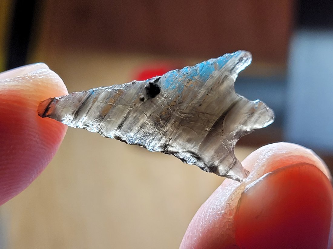 AUTHENTIC ARTIFACT ARROWHEAD BURNS, OREGON OBSIDIAN EX DEAN THOMPSON COLLECTION: AUTHENTIC ARTIFACT ARROWHEAD BURNS, OREGON OBSIDIAN EX DEAN THOMPSON COLLECTION