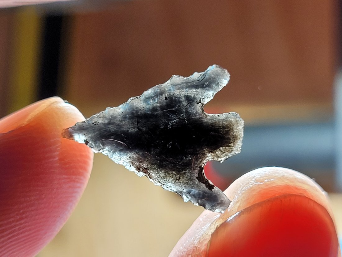 AUTHENTIC ARTIFACT ARROWHEAD BURNS, OREGON OBSIDIAN EX DEAN THOMPSON COLLECTION: AUTHENTIC ARTIFACT ARROWHEAD BURNS, OREGON OBSIDIAN EX DEAN THOMPSON COLLECTION