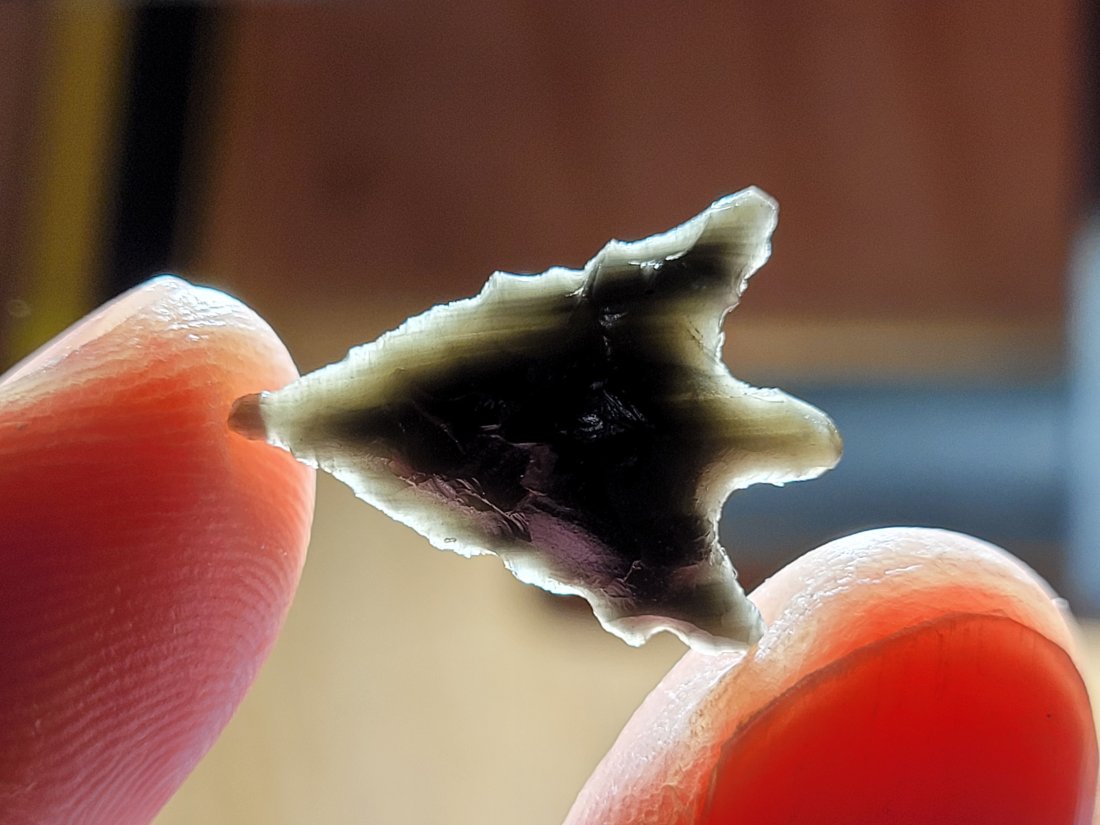 AUTHENTIC ARTIFACT ARROWHEAD BURNS, OREGON OBSIDIAN EX DEAN THOMPSON COLLECTION: AUTHENTIC ARTIFACT ARROWHEAD BURNS, OREGON OBSIDIAN EX DEAN THOMPSON COLLECTION