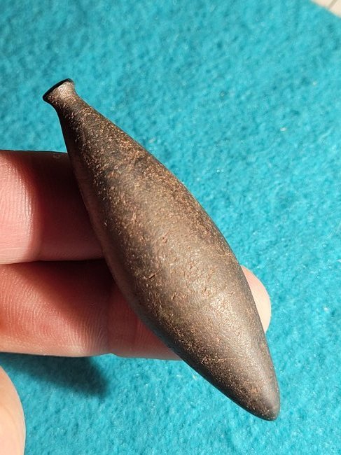 NON-AUTHENTIC ARROWHEAD ARTIFACT PLUMMET (1 of 7)