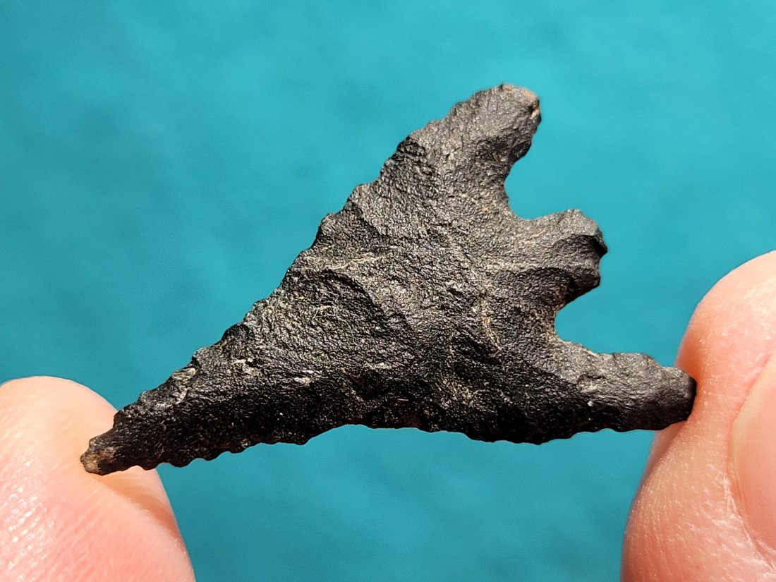 GUNTHER AUTHENTIC BASALT ARROWHEAD ARTIFACT COLLECTION JACKSON COUNTY OREGON 1900'S: GUNTHER AUTHENTIC ARROWHEAD ARTIFACT JACKSON COUNTY OREGON EX DEAN THOMPSON COLLECTION 1950-60'S