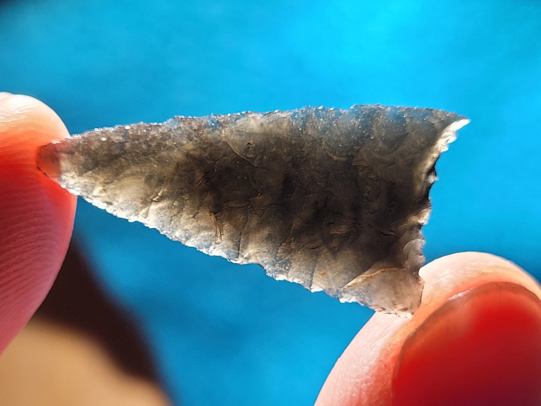AUTHENTIC OBSIDIAN ARROWHEAD ARTIFACT COLLECTION LAKE COUNTY OREGON 1900'S: AUTHENTIC OBSIDIAN ARROWHEAD ARTIFACT COLLECTION LAKE COUNTY OREGON 1900'S - NOTE: THESE ARE AUTHENTIC BUT EITHER THE TIP OR THE BASE HAS BEEN RE-CHIPPED, I SHOWED IT IN THE LAST PICTURE, ON SOME ITS
