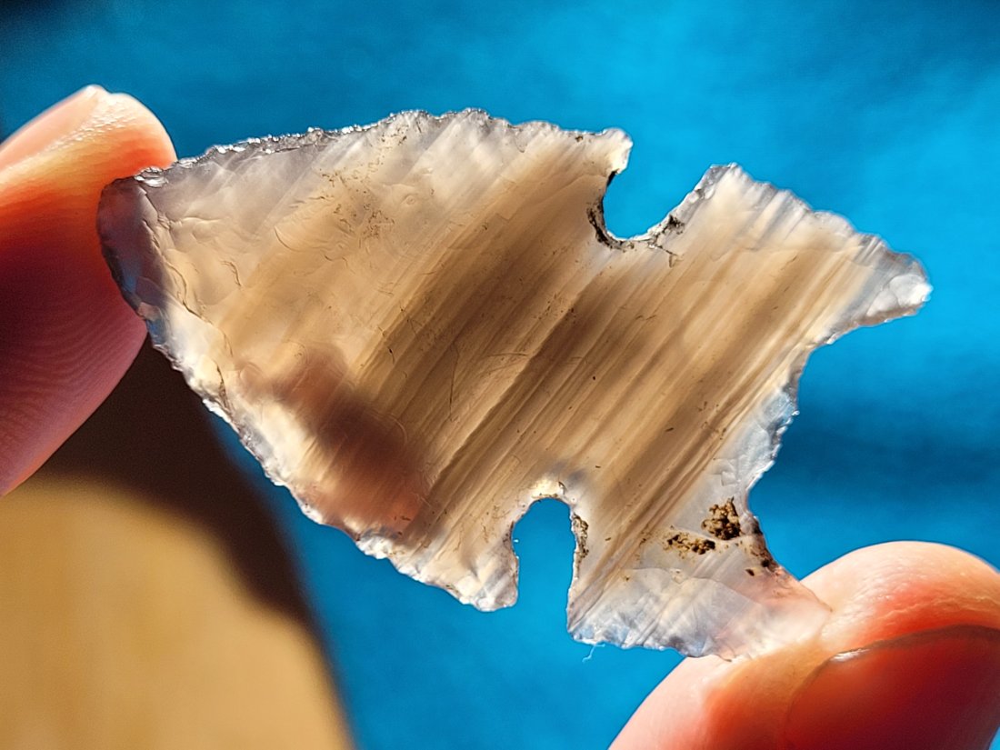 FOX EAR AUTHENTIC OBSIDIAN ARROWHEAD ARTIFACT COLLECTION LAKE COUNTY OREGON 1900'S: NORTHERN FOX EAR AUTHENTIC OBSIDIAN ARROWHEAD ARTIFACT COLLECTION LAKE COUNTY OREGON 1900'S - NOTE: THESE ARE AUTHENTIC BUT EITHER THE TIP OR THE BASE HAS BEEN RE-CHIPPED, I SHOWED IT IN THE LAST PICT