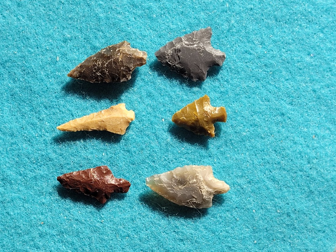 AUTHENTIC ARROWHEAD ARTIFACT EX HERB SNELGROVE COLLECTION COLUMBIA RIVER & SNAKE RIVER IDAHO 1930'S: 6 POINTS AUTHENTIC ARROWHEAD ARTIFACT THE GEM POINTS ARE FROM THE Lower end of the COLUMBIA RIVER & SNAKE RIVER IDAHO 1930'S EX:Herb Snelgrove lived in Soap Lake, Washington. He hunted the Columbia Ri