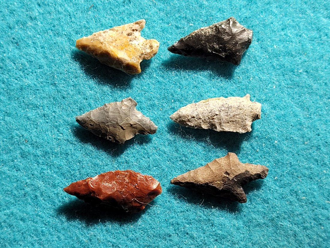 AUTHENTIC ARROWHEAD ARTIFACT EX HERB SNELGROVE COLLECTION COLUMBIA RIVER & SNAKE RIVER IDAHO 1930'S: AUTHENTIC ARROWHEAD ARTIFACT THE GEM POINTS ARE FROM THE Lower end of the COLUMBIA RIVER & SNAKE RIVER IDAHO 1930'S EX:Herb Snelgrove lived in Soap Lake, Washington. He hunted the Columbia River, and 