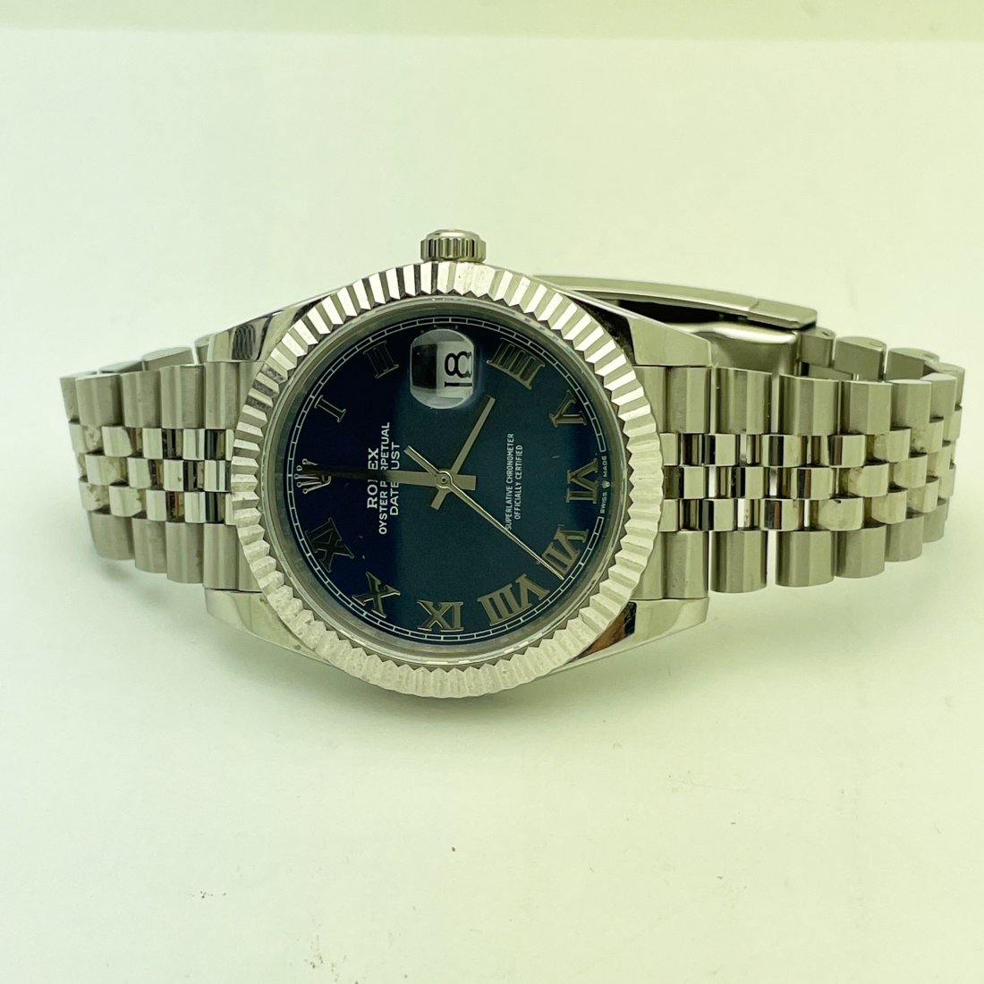 Quality Gentlemens Replica "Rolex" Datejust: Quality Gentlemens REPLICA "Rolex" Datejust. In working order, not tested for accuracy.
