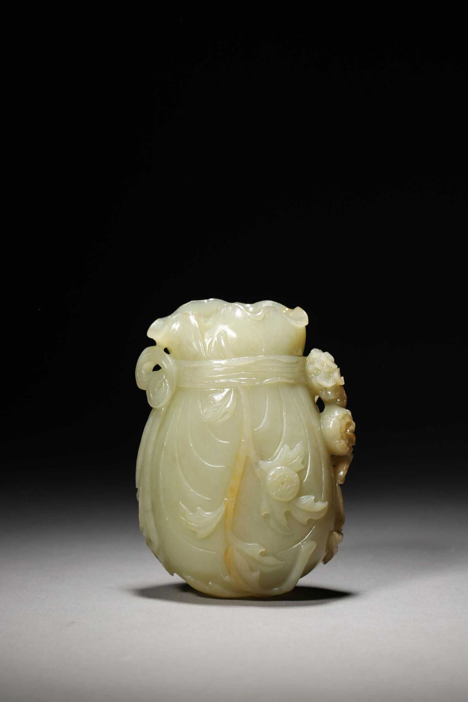 A QING JADE VASE (1 of 6)