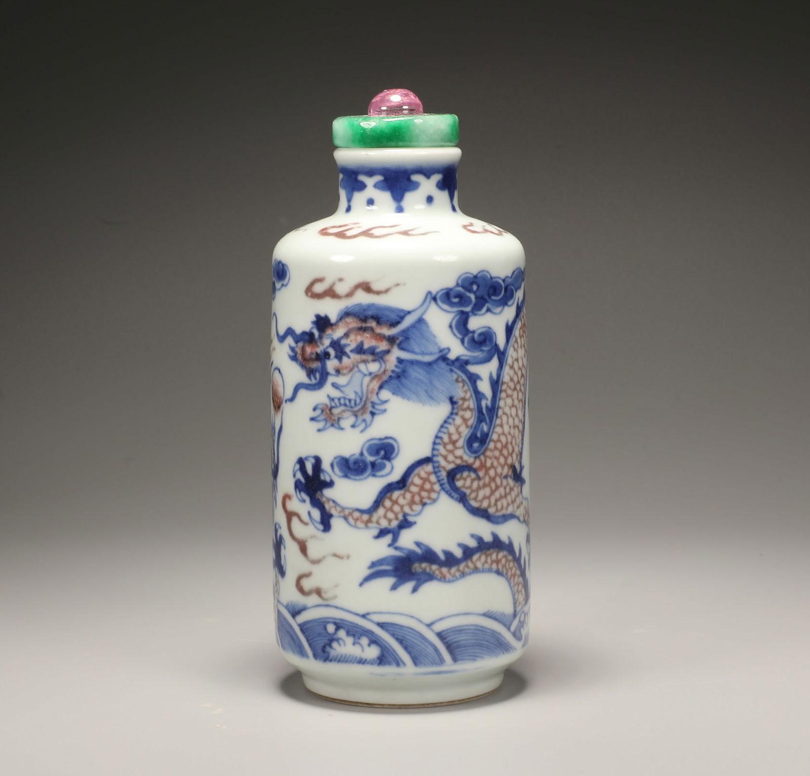 Qing dynasty snuff bottle (1 of 4)