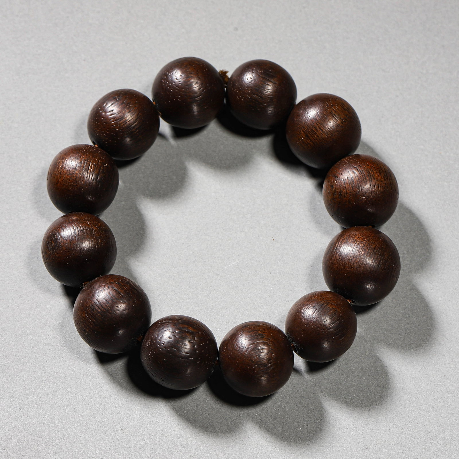 A CHINESE AGARWOOD BEAD BRACELET: A CHINESE AGARWOOD BEAD BRACELET Dimensions: Diameter: 11/16 in. (1.7 cm)