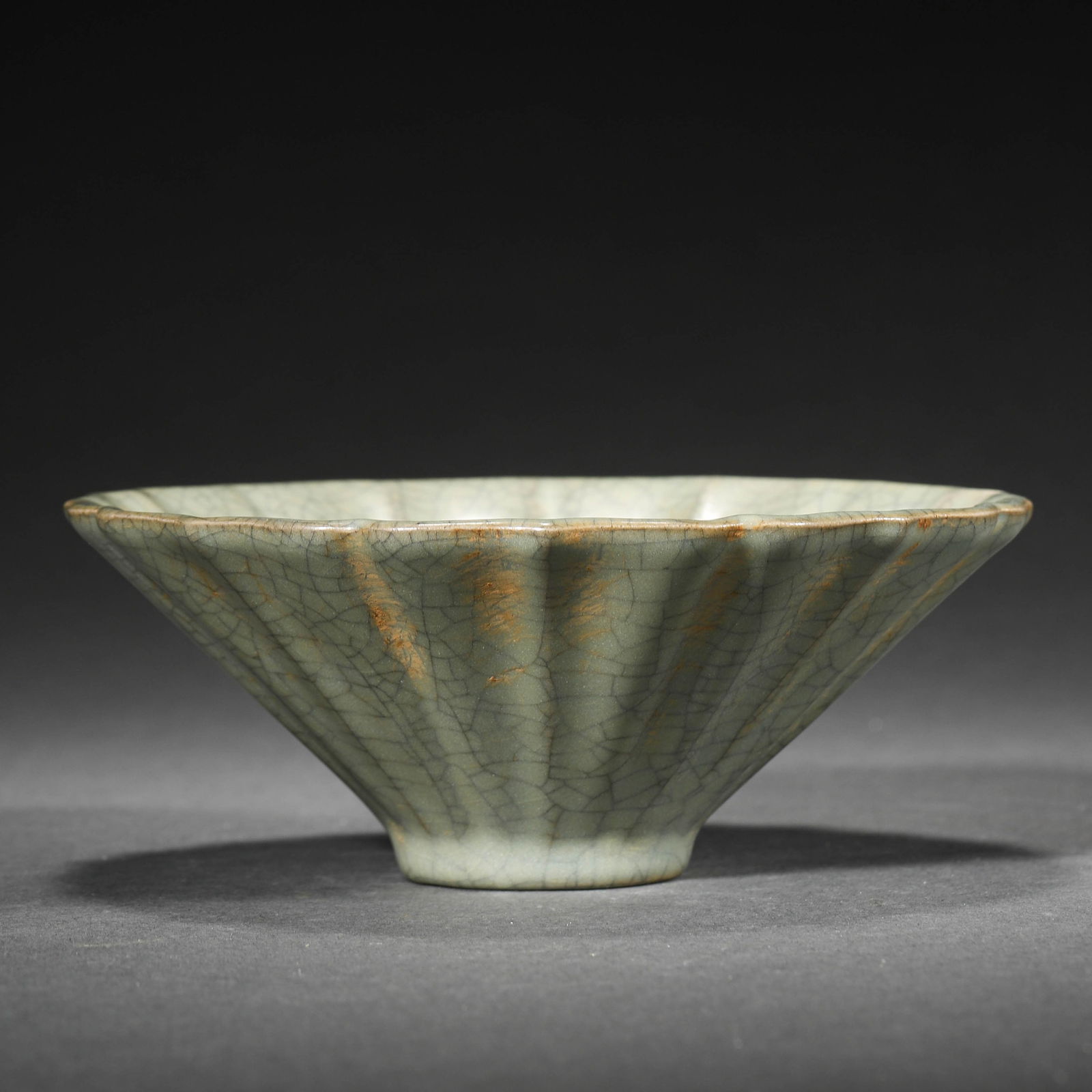 A CHINESE GE-TYPE GLAZE BOWL WITH LOBED RIM (1 of 3)