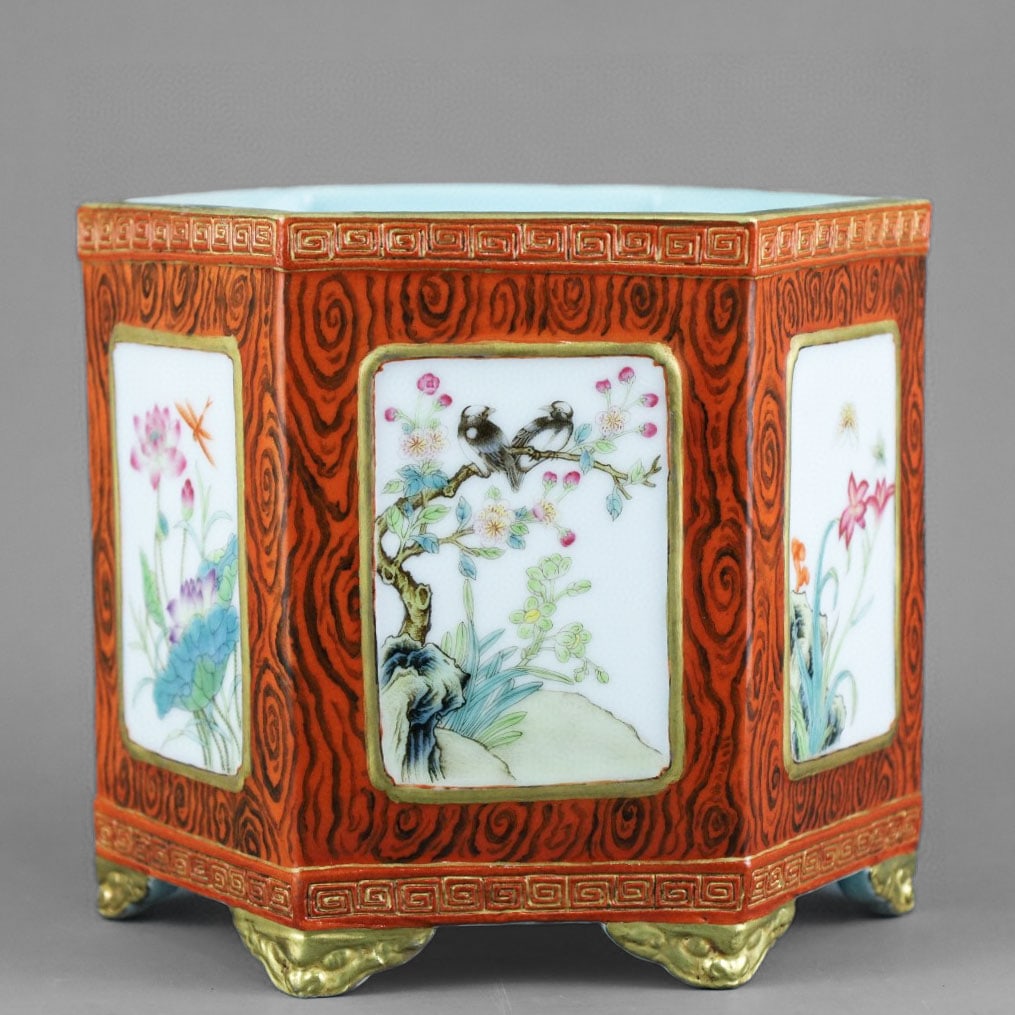 A CHINESE WOODEN GLAZED AND OPENWORK PAINTED FLORAL PENCIL HOLDER, MARKED "DA QING QIANLONG NIAN (1 of 4)