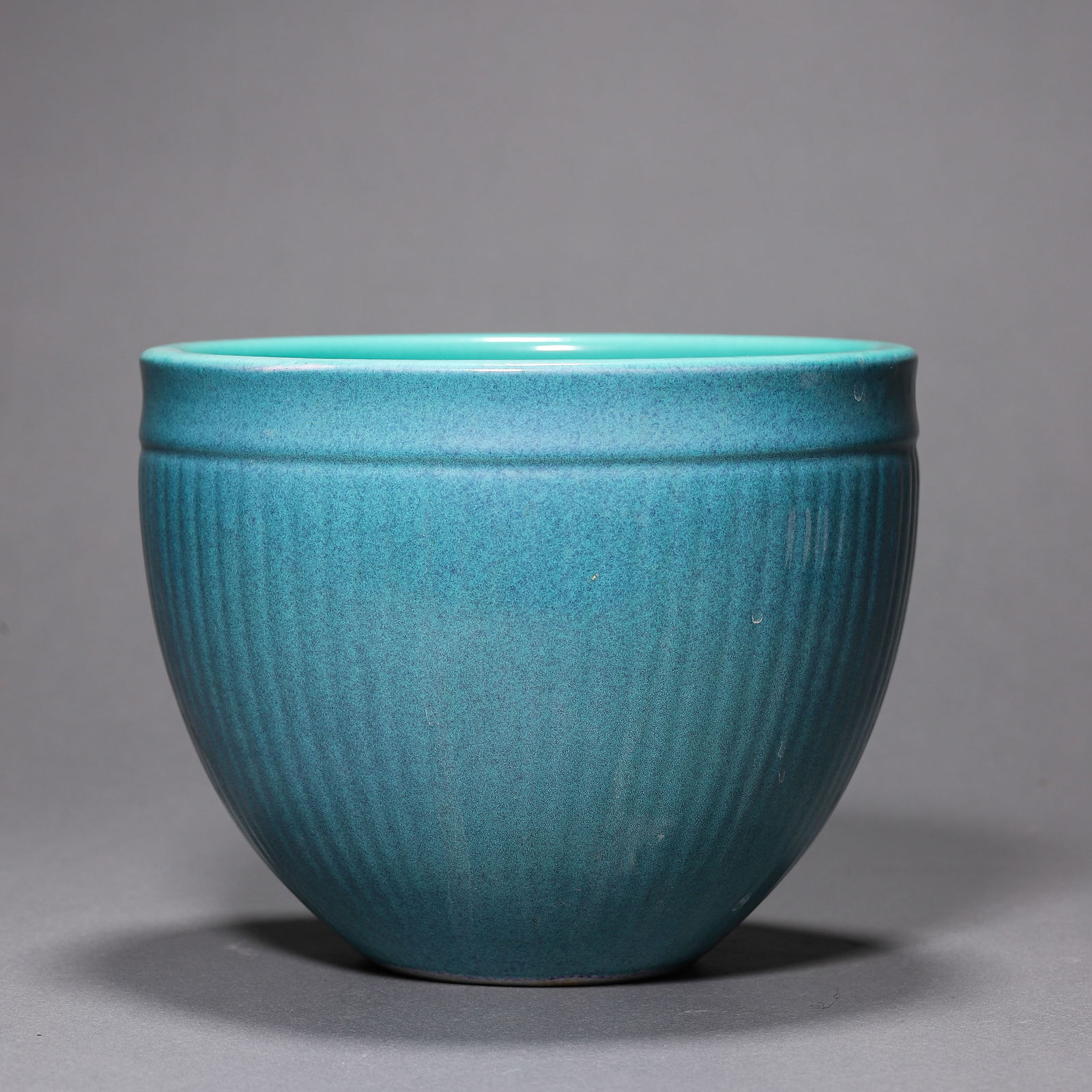 A CHINESE LU JUN GLAZE FLOWER POT.: A CHINESE LU JUN GLAZE FLOWER POT. Dimensions: Diameter: 6 1/4 in. (16 cm), Height: 4 7/8 in. (12.5 cm) ALL ITEMS SOLD AS IS, NO RETURNS Condition: Any statement made in any catalogue or o