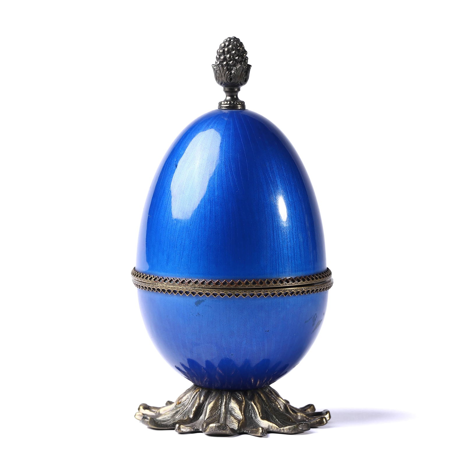 EVANS ENAMEL EGG FORM TABLE LIGHTER: EVANS ENAMEL EGG FORM TABLE LIGHTER Dimensions: Height: 5 14/16 in. (15.0 cm) A rare vintage Evans table lighter, crafted in the form of a blue enameled egg. The piece features a hinged lid that opens