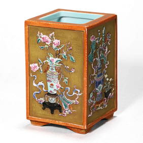 A CHINESE QIANLONG PERIOD RED GLAZE WITH GILT PAINTED AND RELIEF DECORATED FOUR-SIDED PENCIL HOLDER (1 of 3)