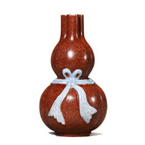 A CHINESE FAMILLE ROSE "BAG AND BUNDLE" VASE, MARKED 'DA QING JIAQING NIAN ZHI,' POSSIBLY QING (1 of 3)