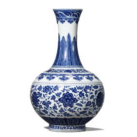 A CHINESE BLUE AND WHITE GLOBULAR VASE WITH SCROLLING LOTUS DESIGN, MARKED "DA QING TONG ZHI NIAN (1 of 3)