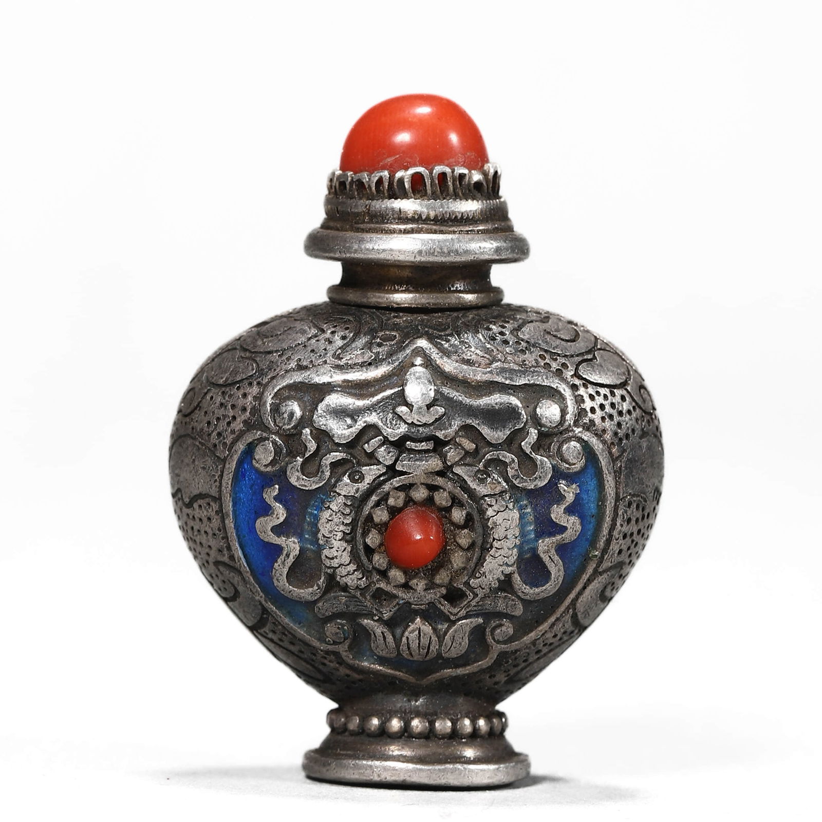 A CHINESE SILVER ENAMELED SNUFF BOTTLE (1 of 3)