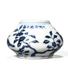 A CHINESE BLUE AND WHITE BIRD FEEDING JAR WITH FLORAL AND BIRD PATTERN, MARKED "DA MING XUAN DE NIAN (1 of 4)