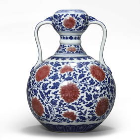 A CHINESE BLUE AND WHITE UNDERGLAZE RED SCHOLAR'S ROPE EARED GOURD VASE, MARKED "DA QING YONGZHENG (1 of 5)