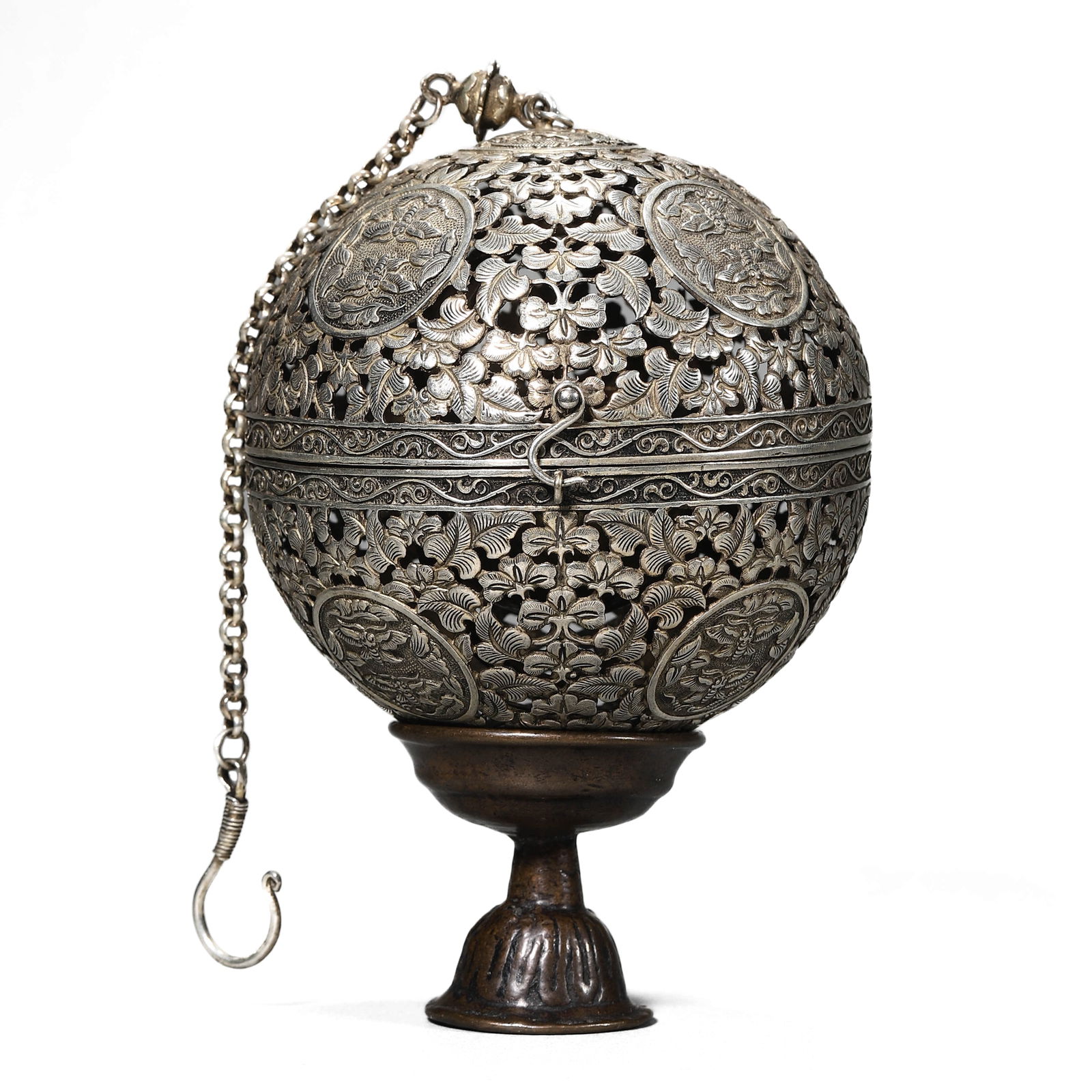 A CHINESE SILVER INCENSE BURNER (1 of 4)