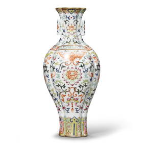 A CHINESE FAMILLE ROSE RUYI-SHAPED VASE WITH SCROLLING LOTUS DESIGN, MARKED 'DA QING JIA QING NIAN (1 of 3)