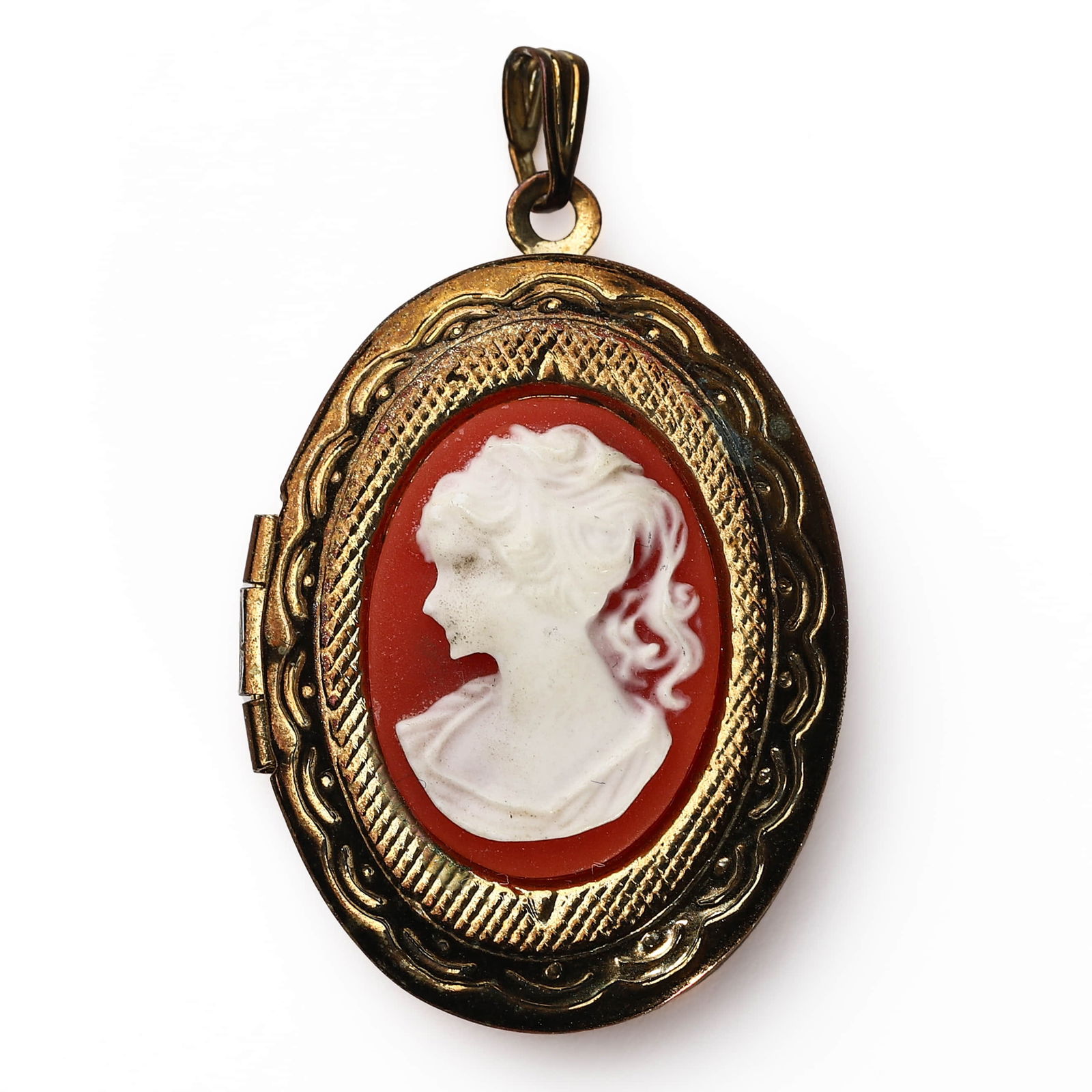 VINTAGE OVAL LOCKET CAMEO PENDANT IN GOLD-TONE METAL (1 of 4)